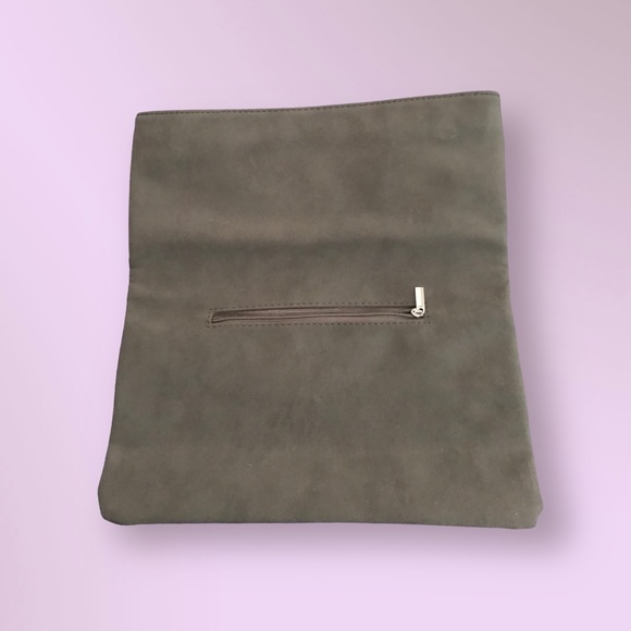 ION Color Embossed Dove Gray Purse. $15. - Picture 3 of 6